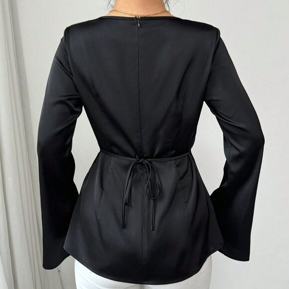 Black Elegant Women's Flowered V-Neck Flare Sleeve Waisted Long Sleeve Blouse - Picture 2 of 6